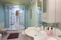 Ensuite Bathroom, the Stables at Kerridge End Holiday Cottages